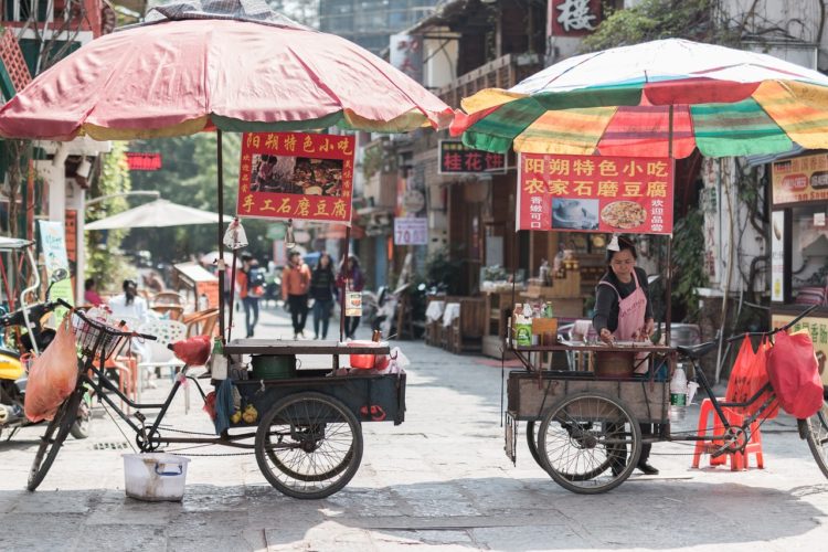 Isso ocorre porque a cultura chinesa é baseada no conceito de igualdade. Os chineses acreditam que todas as pessoas são iguais e que ninguém é superior a ninguém. Dar gorjeta a alguém pode ser visto como uma forma de mostrar que você é superior a essa pessoa, o que é considerado rude.