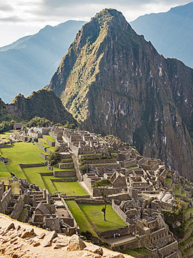 Peru (América do Sul) - 1,2 milhão de km² e 33 milhões de habitantes. Sua economia prospera com atividades como agricultura, mineração e turismo, sendo Machu Picchu a principal atração. O país tem vasta herança cultural do povo Inca. E é berço do Rio Amazonas, o segundo mais longo do mundo e o maior do Brasil. 