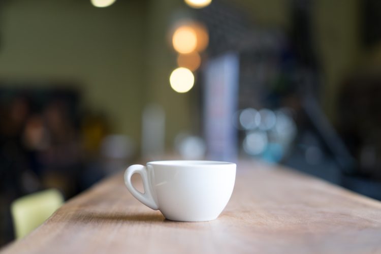 O empresário contou que já recebeu alguns pedidos inusitados, como uma mulher que queria transformar as cinzas de sua irmã e de dois cachorros em xícaras de café.