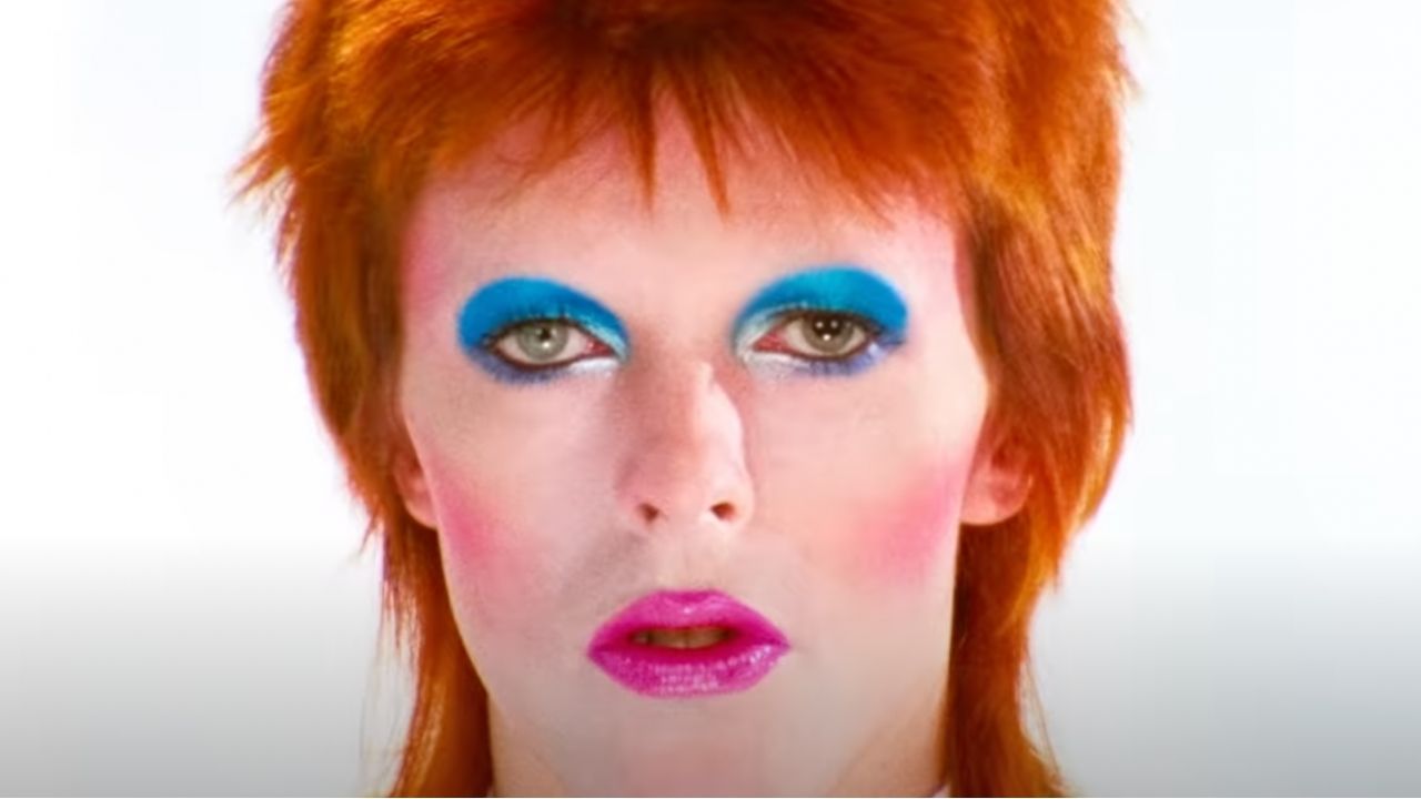 David Bowie - O cantor e compositor britânico foi uma referência para Madonna. Em seu pronunciamento em prêmio “Women in Music”, promovido pela Billboard em 2016, ano da morte do artista, ela fez questão de enfatizar isso. 
