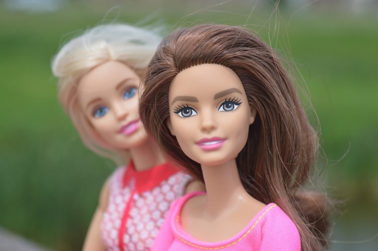 Polêmico, “pai da Barbie” se envolveu com drogas e mísseis de guerra