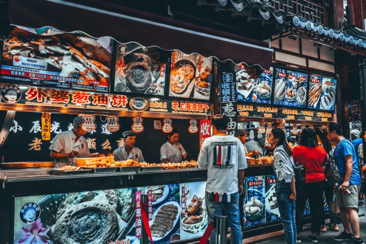 Mas há quem diga que com o crescimento do turismo e o contato constante com culturas ocidentais esteja mudando a mentalidade dos chineses.
