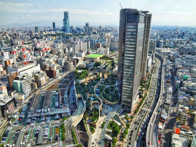 Situado no centro da cidade de Osaka (foto), no distrito de Ch??-ku, o Castelo de Osaka (ou ?saka-j?) foi construído entre 1583 e 1598 por Toyotomi Hideyoshi, o grande unificador do Japão.