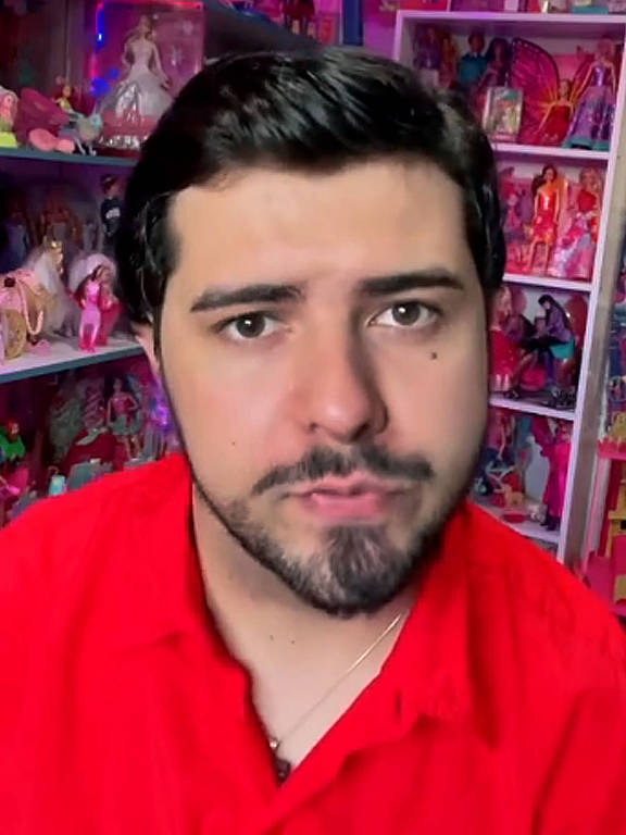 Colecionador brasileiro tem 400 Barbies