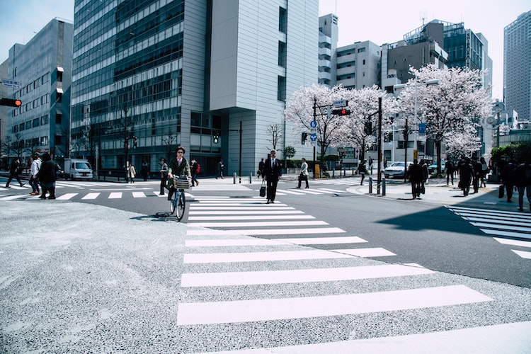 JapÃ£o: AlÃ©m de serem extremamente limpos, os japoneses respeitam a imperfeiÃ§Ã£o (chamada por lÃ¡ de â??wabi-sabiâ??) e consideram a consciÃªncia social como uma forma de arte.