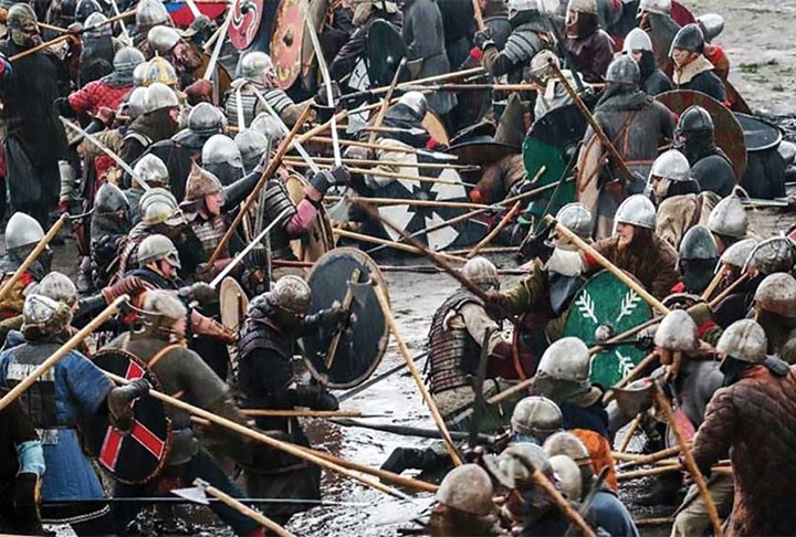Os principais alvos dos vikings durante as incursões eram os mosteiros e igrejas. Assim, os clérigos propagaram uma má reputação dos vikings como violentos e bárbaros.