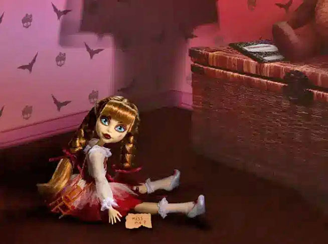 A boneca Annabelle da Mattel tem até um bilhetinho na mão com a pergunta que ela sempre faz: 