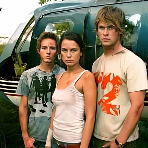 Aos 16 anos fez os seus primeiros testes e em 2007 conseguiu suas primeiras experiências profissionais com papéis de coadjuvante em séries como ‘Home and Away’ (foto) e ‘As Filhas de McLeod’.