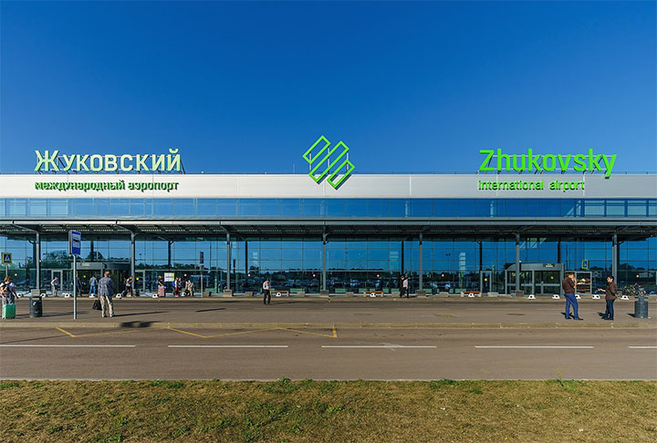 Este sítio disponibiliza voos de caça ao público. O Zhukovsky já foi escolhido como principal palco de experimentos durante a Guerra Fria e para o projeto Buran soviético de ônibus espaciais. -A Savin - Wikimédia Commons