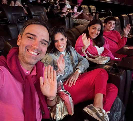 O casal se conheceu em 1998 e oficializou a união dois anos depois. Ambos são discretos quanto à vida social e têm duas filhas, Valentina e Laura. 