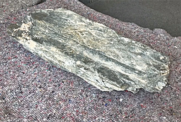 Os itens ficaram evidentes após uma parede da catedral cair durante uma tempestade. Depois de uma análise minuciosa, a avaliação indicou que os artefatos permaneciam no local por 200 anos sem serem percebidos. 