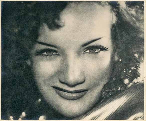 O apelido ‘Pequena Notável’ foi concedido pelo radialista César Ladeira, devido à baixa estatura da estrela, que tinha 1,52 m. Outros sucessos da cantora, além de 