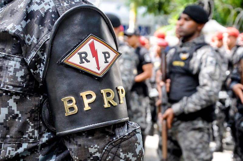 Policial gay consegue Licença de Mãe para cuidar do bebê
