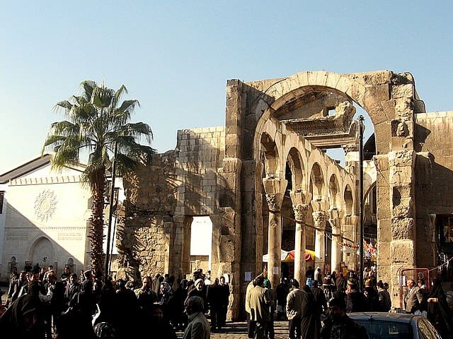 Damasco tem monumentos históricos que são ícones, como Mesquita Omíada, Cidade Velha, Castelo de Damasco e ruínas de templos, como o de Júpiter (foto).