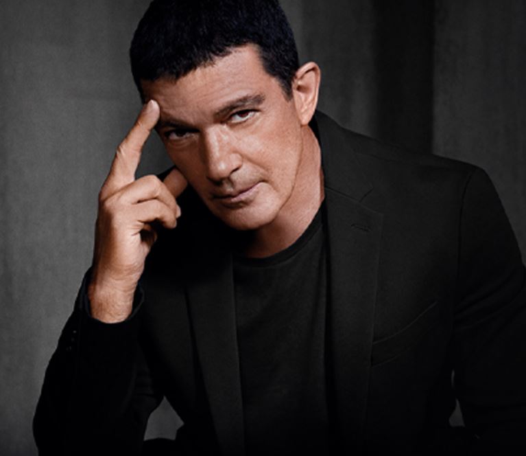 <p>Antonio Banderas – Nascido em Málaga em 10/8/1960, tornou-se um dos atores espanhóis mais reconhecidos no cinema mundial. Sua carreira abriu portas para outros nomes do país alcançarem produções internacionais.</p>
