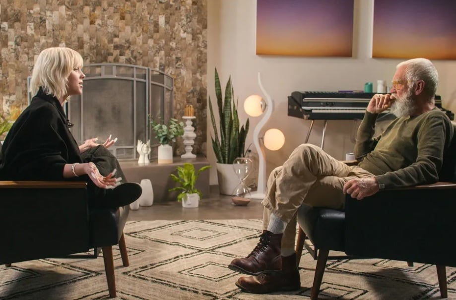 Billie Eilish chegou a ser filmada apresentando os sintomas do transtorno durante entrevista com David Letterman, no programa 