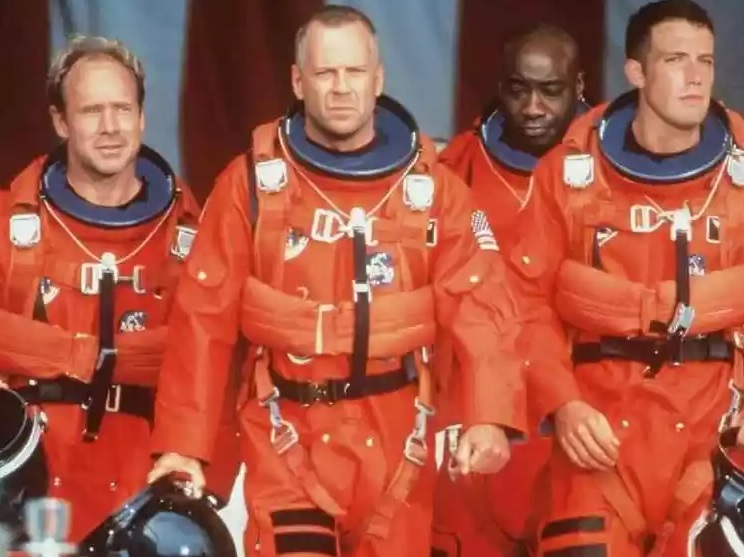 Bruce Willis também se aventurou em produções de ficção científica, como, por exemplo, fazendo o papel de Harry S. Stamper no filme "Armageddon" (1998). Ele ainda é bastante lembrado pela participação em "Pulp Fiction: Tempo de Violência" (1994), de Quentin Tarantino. 
