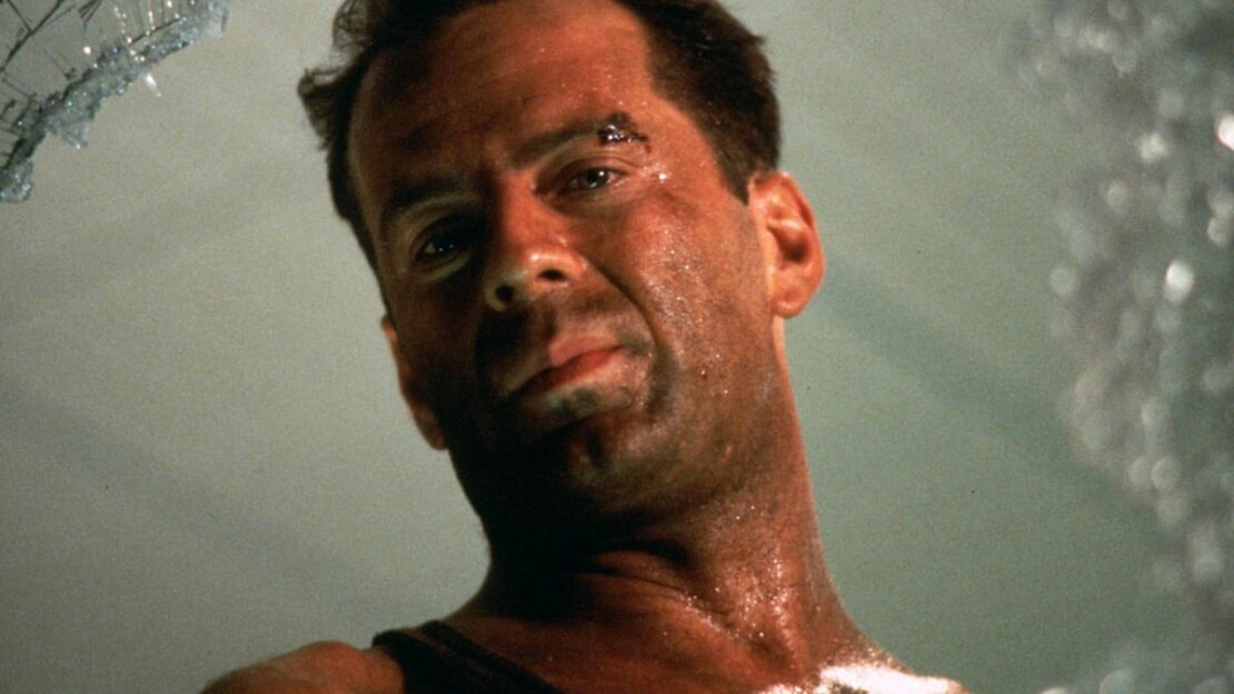 Ele ficou mundialmente famoso com a franquia "Duro de Matar" (1988, 1990 e 1995), interpretando o icônico detetive John McClane.
