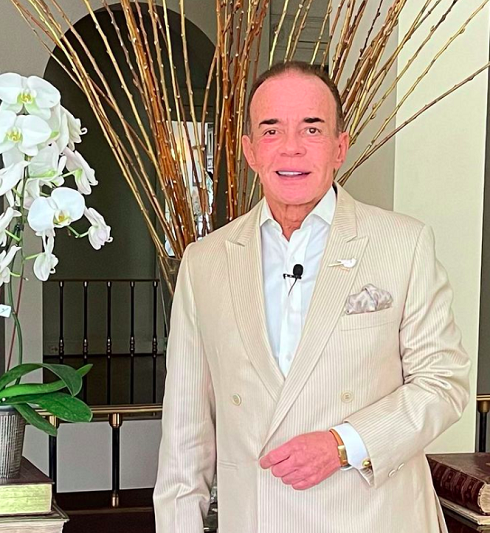 Chiquinho é conhecido por seu estilo de vida luxuoso e extravagante. Ele é dono de uma mansão em São Paulo, uma ilha no Caribe, e um jato particular.