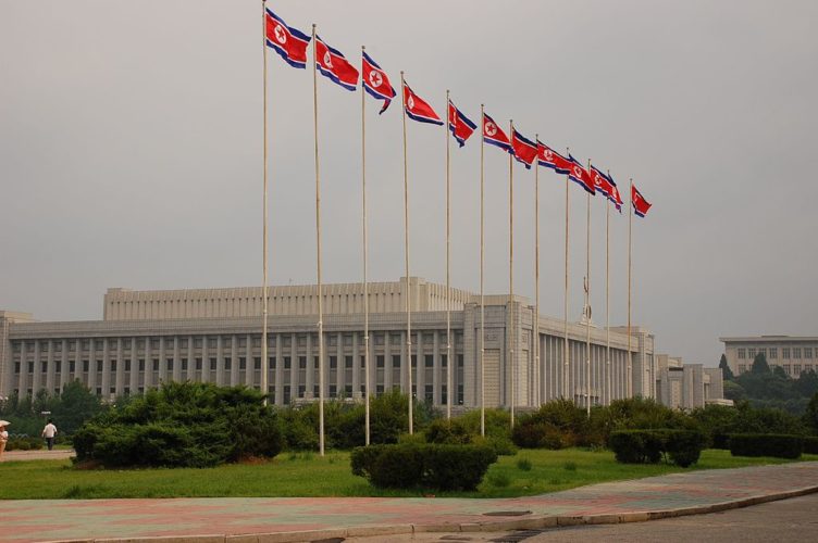 Por outro lado, há países como Coreia do Norte, Micronésia, São Cristóvão e Neves, com apenas um brasileiro cada.