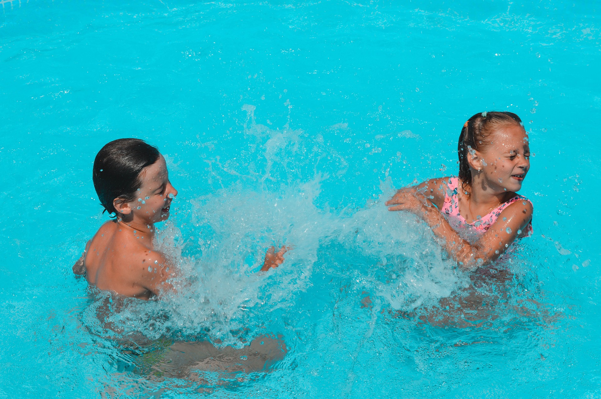 A segurança das crianças na piscina é uma responsabilidade compartilhada por todos. Esteja sempre alerta e tome medidas para minimizar os riscos e garantir um ambiente seguro e divertido para todos.
