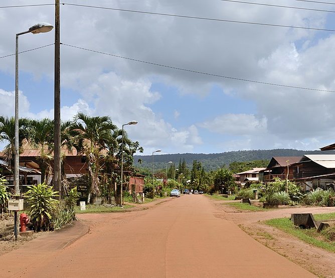 Desde 1946, a Guiana Francesa é considerada uma região ultramarina da França localizada na costa nordeste da América do Sul. 