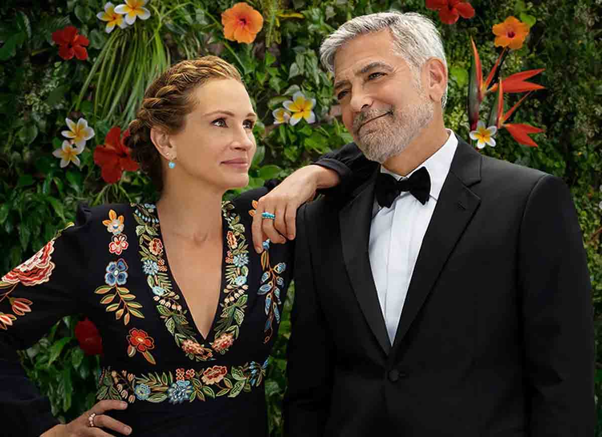 No filme, ele interpretou Danny Ocean, líder de um grupo de ladrões em um assalto glamouroso, papel que repetiria em sequências de sucesso. No elenco, havia ainda nomes como Brad Pitt, Matt Damon e Julia Roberts.
-Divulgação