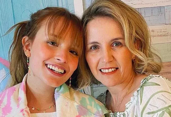 Silvia Abravanel revelou que a reação da mãe da atriz acabou surpreendendo negativamente por conta de questões financeiras (algo que viraria a ser problema anos depois). - reprodução