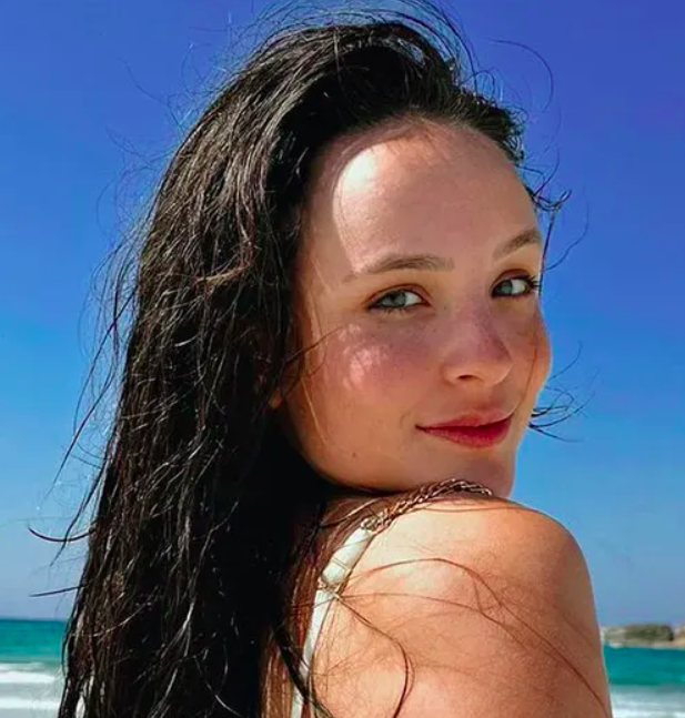 Desta vez a polêmica envolve uma época em que Larissa Manoela ainda era criança. E o caso foi relatado por Silvia Abavanel, filha de Silvio Santos, dono do SBT. - Reprodução/Instagram