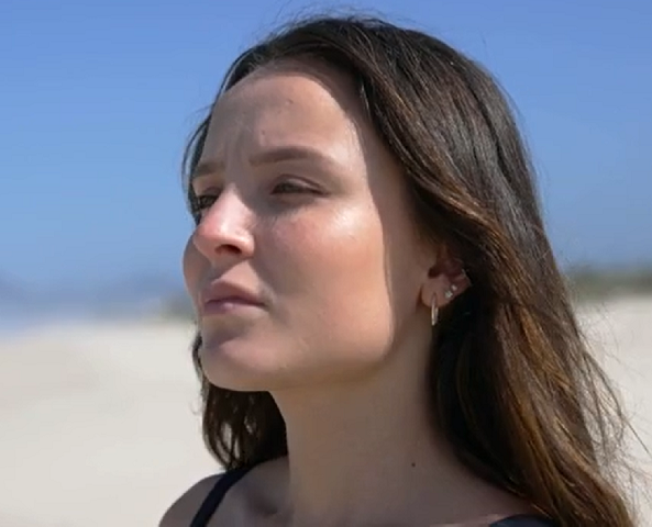 "Eu conheci a Larissa muito pouco porque ela já entrou para as novelas. O único contato que eu tive com a mãe dela foi um momento muito pesado, porque eu sempre cuidei muito das crianças e da imagem que elas passavam para as outras crianças, a gente tem essa responsabilidade", comentou Silvia, completando: - reprodução tv globo