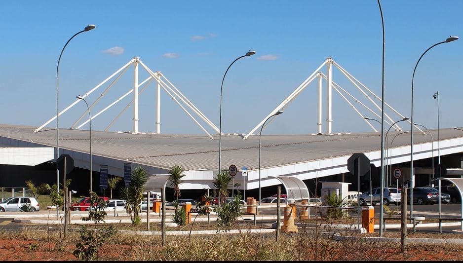 Passageiro que caiu ao tropeçar em barra de ferro na rodoviária será indenizado