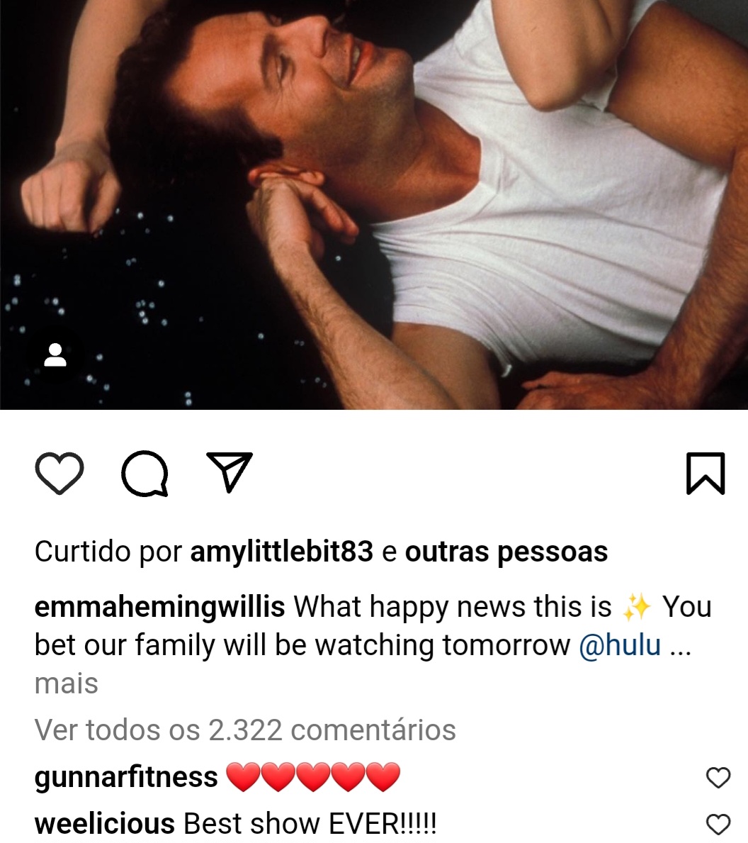 Em outubro de 2023, Emma também celebrou nas redes sociais a estreia de "Moonlighting " (A Gata e o Rato") no streaming. O seriado de TV fez sucesso e foi um marco no começo da carreira do ator .

