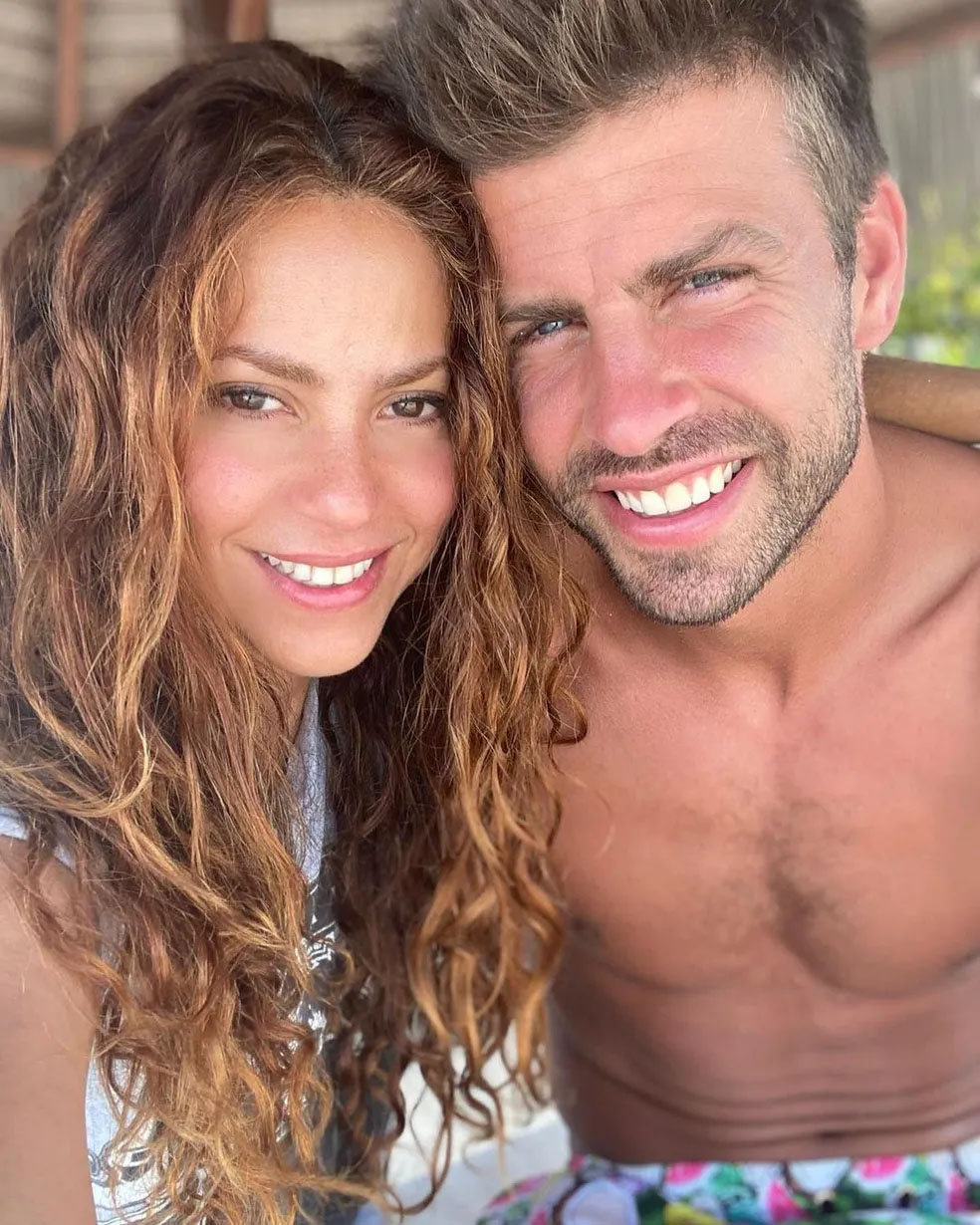A canção, que fala sobre o fim de seu casamento com o ex-jogador de futebol Gerard Piqué, foi bastante comentada nas mídias, não apenas pela qualidade da música, mas também pelas suas letra afiada e recheada de indiretas.