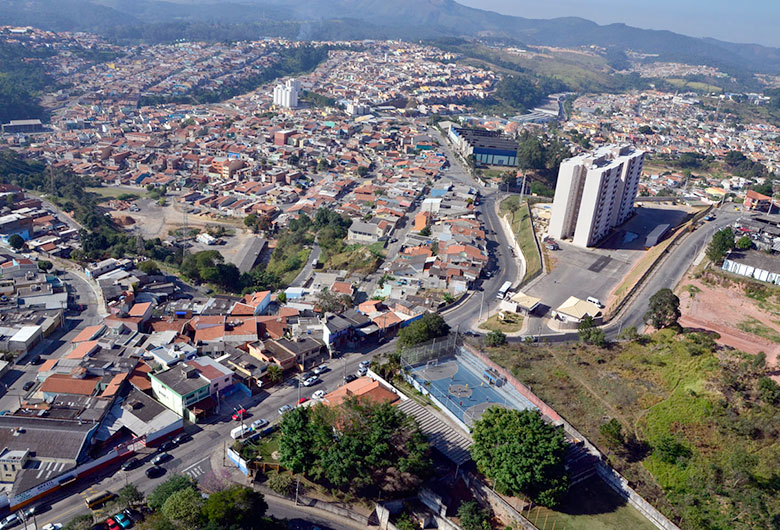 A cidade conta com a Serra do Mursa para o turismo, alé do Parque Ecológico Chico Mendes, um grande espaço aberto que é sinônimo de lazer para a região.