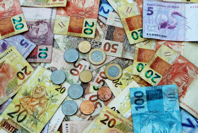 Veja o valor do salário mínimo de 2025 e quanto ele representa de aumento real