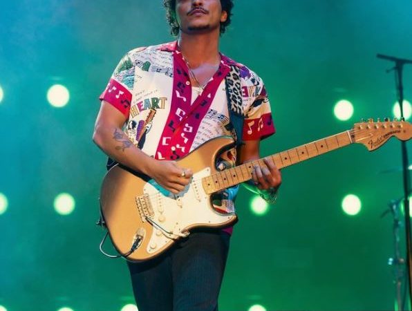 Astro da música, Bruno Mars volta ao Brasil em outubro