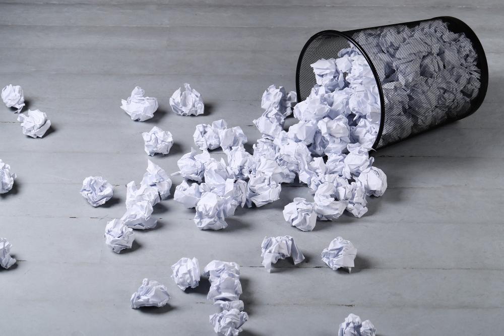 Inclusive, evite aglomeração de papel e caixas de papelão, outros atrativos para a traça.  - Racool_studio / Freepik