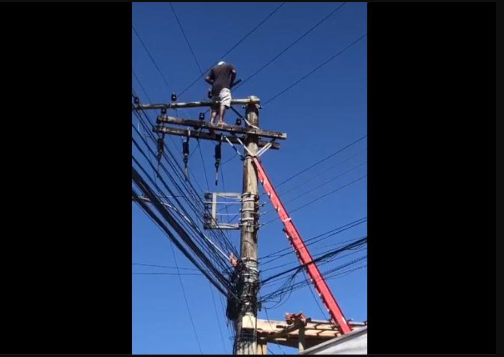 Homem passa 24 horas em poste para fugir da polícia