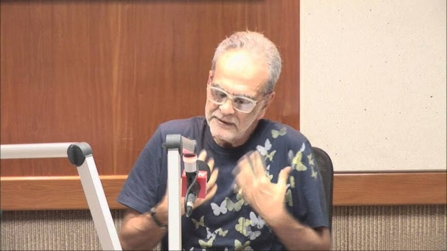 “Ele já desligou de saber onde está. Antes a gente andava quilômetros, agora caminhamos uns 500 metros porque ele se cansa”, afirmou Goulart. O jornalista não se recorda da carreira de repórter ou do período em que foi crítico musical.

