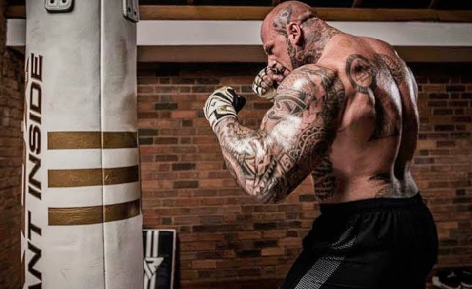 Com aparência temível, Martyn Ford estará em Mortal Kombat 2