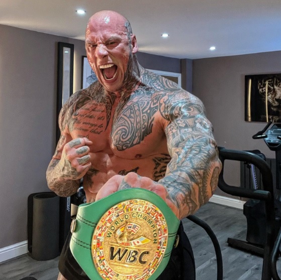 Com aparência temível, Martyn Ford estará em Mortal Kombat 2