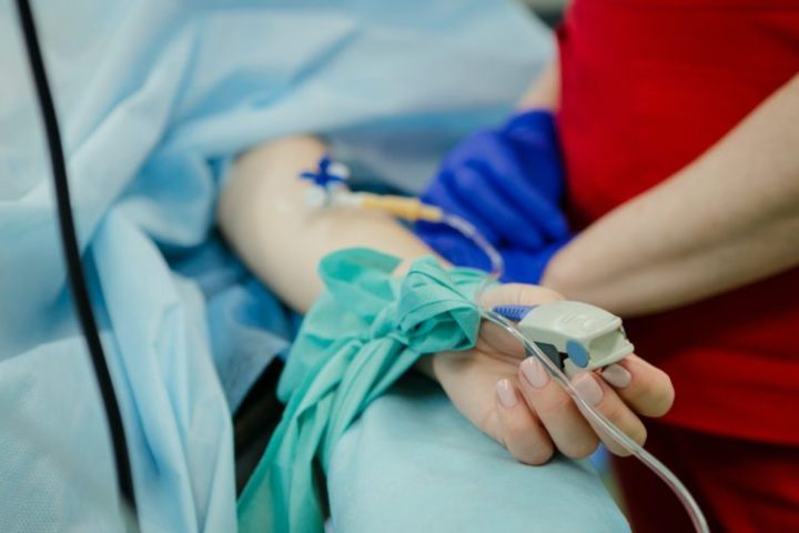 A família levou Ashley rapidamente para o hospital, mas a mulher acabou não resistindo. “Minha irmã, Holly, me ligou e Ashley estava no hospital, com um inchaço no cérebro,os médicos não sabem o que está causando isso, não sabem o que podem fazer para diminuir", disse Devon Miller, irmão de Ashley, à WRTV.