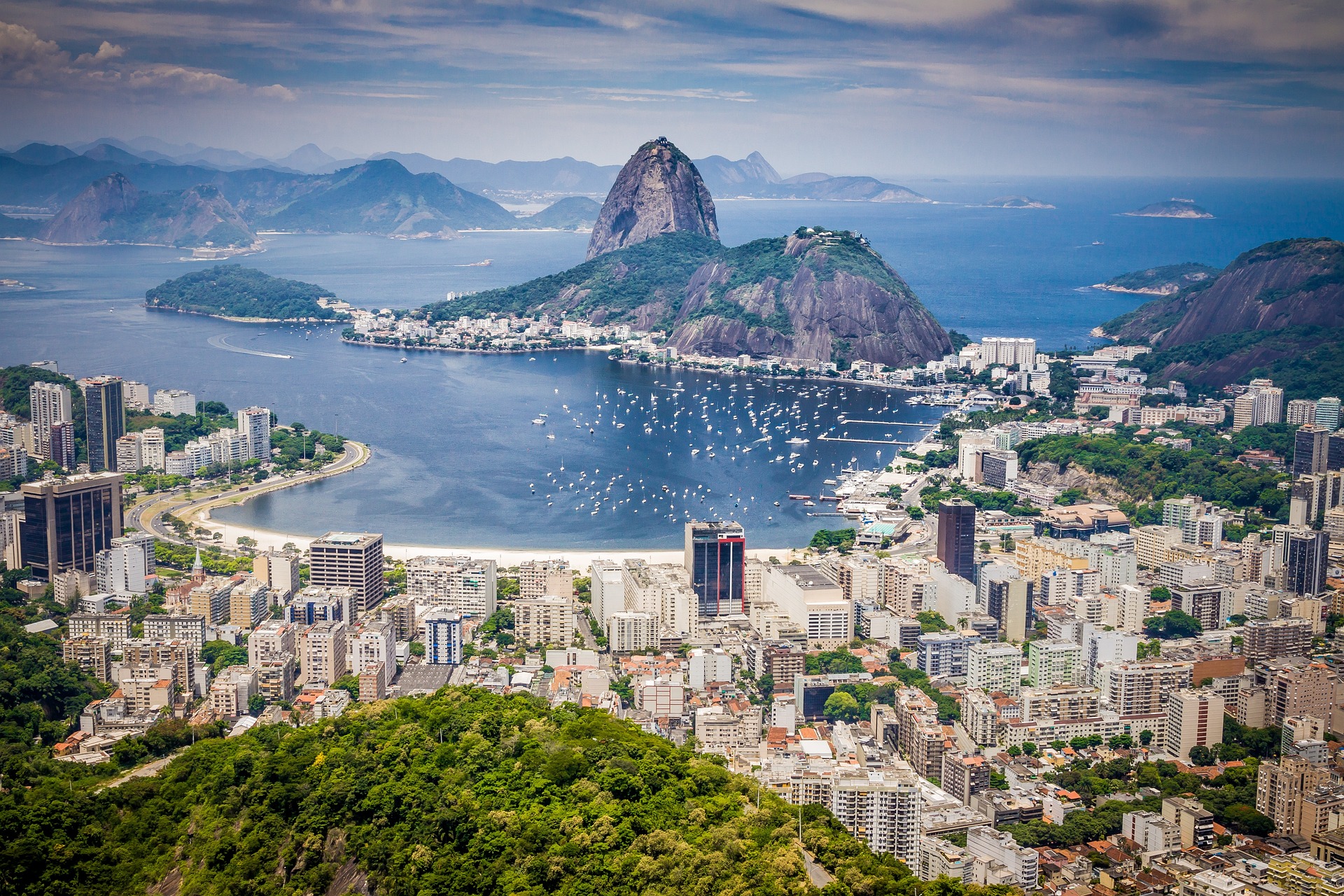 2º) Rio de Janeiro (RJ) - R$ 32,6 bilhões; população: aproximadamente 6,2 milhões de pessoas.
