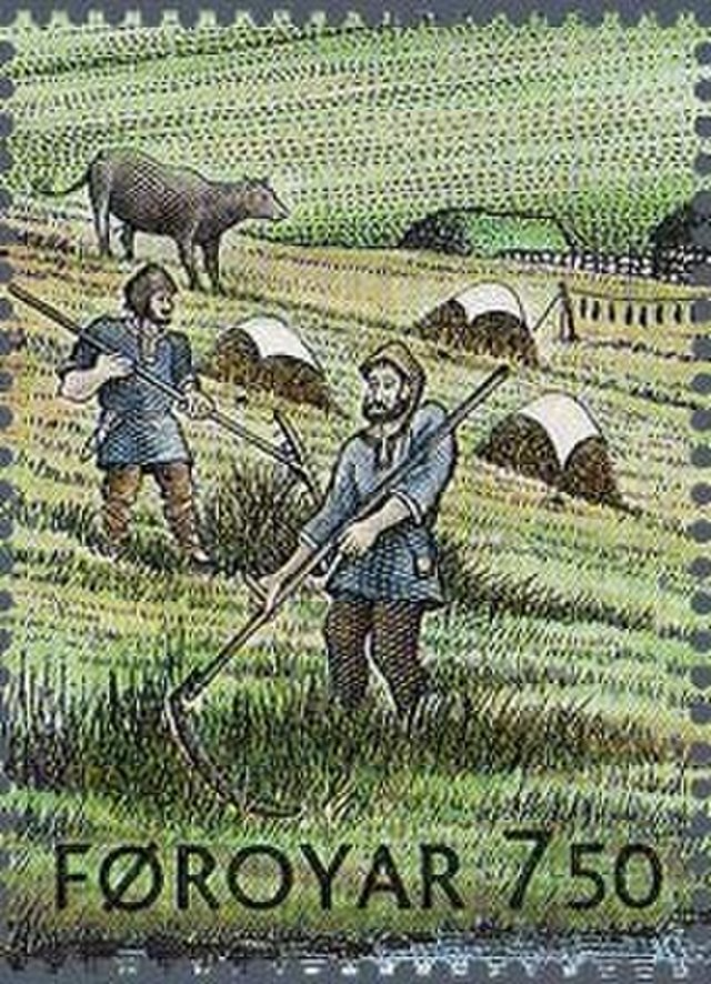 Já os homens livres ou karls eram os camponeses que eram comerciantes e fazendeiros. A classe mais baixa era formada por escravos, vistos como propriedade de outras pessoas como consequência da guerra ou de dívidas. 