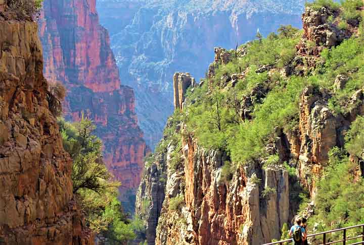 Mas Las Vegas tambÃ©m oferece acesso a paisagens naturais deslumbrantes, com espaÃ§os verdes que sÃ£o procurados para passeio, relaxamento ou aventura. - Imagem de George por Pixabay