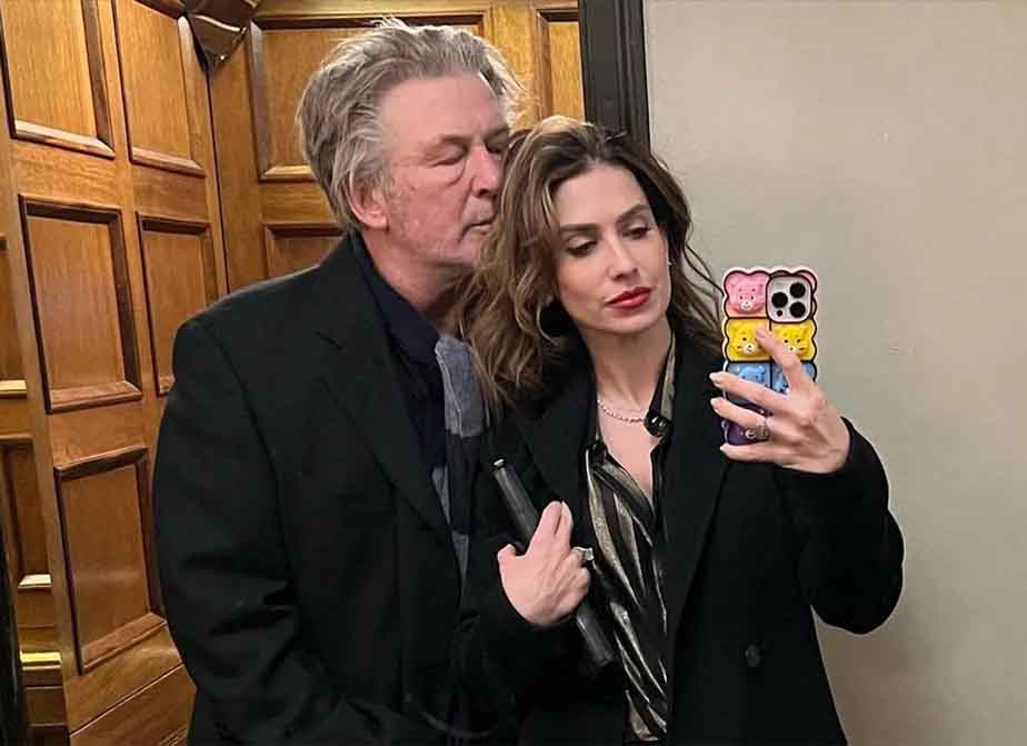 Na vida pessoal, Alec Baldwin já foi casado duas vezes: com a atriz Kim Basinger (1993-2002), com quem teve uma filha, e com a professora de ioga Hilaria Thomas (2012–presente, foto), com quem tem sete filhos.-Reprodução/Instagram