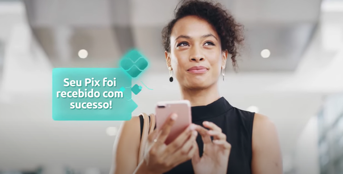 E o Brasil segue aperfeiçoando o Pix, lançando mão de novidades. Em outubro de 2024, foi criado o Pix Agendado Recorrente, em que a pessoa pode agendar pagamentos de mesmo valor para cair na conta de alguém sempre no mesmo dia de cada mês. É como o conhecido débito em conta. Só que é transferência.-Reprodução/Youtube/BancoCentral