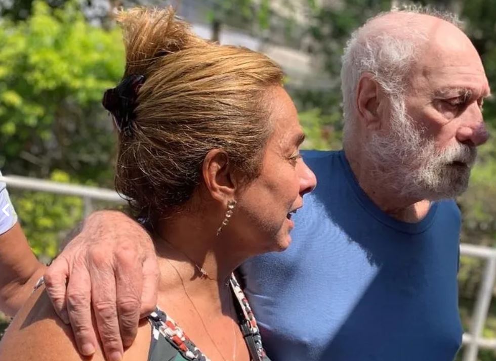 Cissa Guimarães visita ex-marido em abrigo