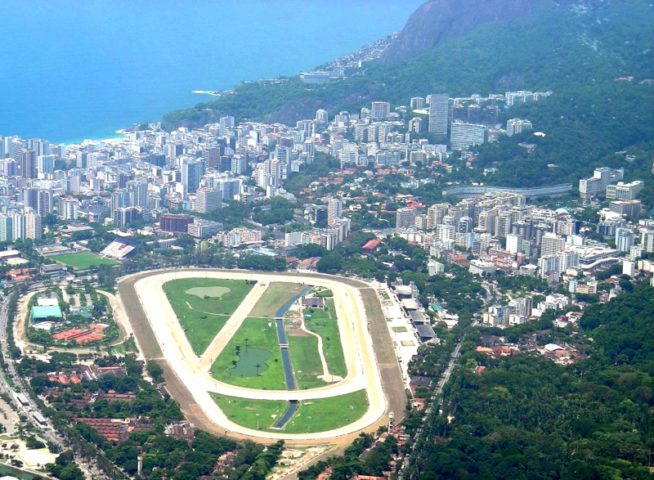 Pocah é atração da 11ª Parada do Orgulho de LGBTI+ de Arraial do Cabo