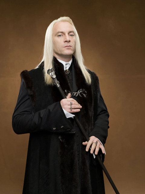 O ator Jason Isaacs, famoso pelo papel de Lucius Malfoy na franquia, sugeriu, em tom descontraído, que a consagrada atriz encarne o patriarca da família Malfoy na série. 
